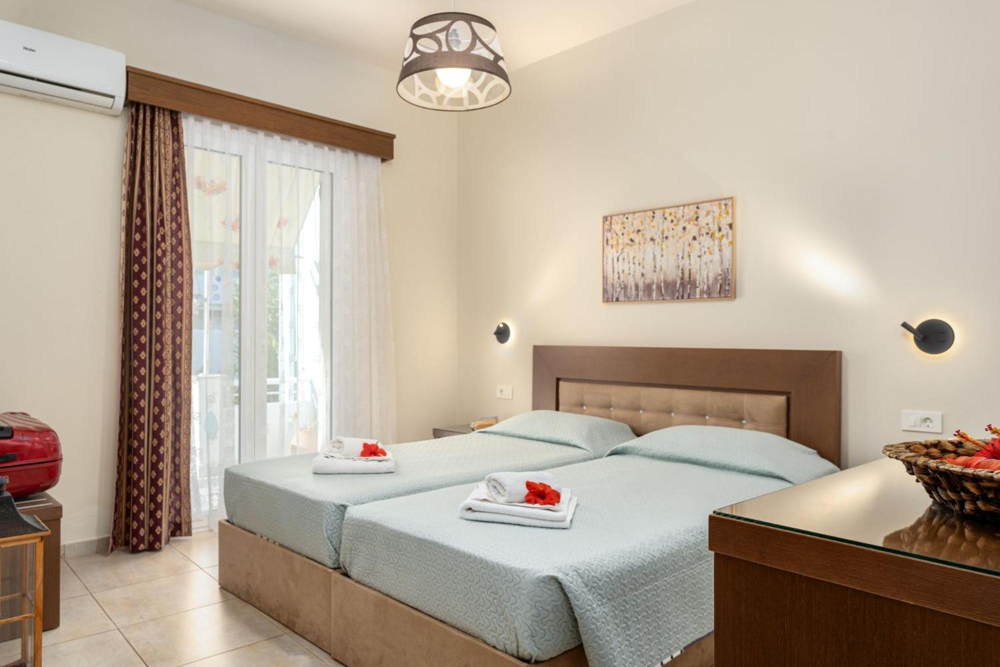 Stathis Beachfront Luxury Rooms Kalamákion エクステリア 写真