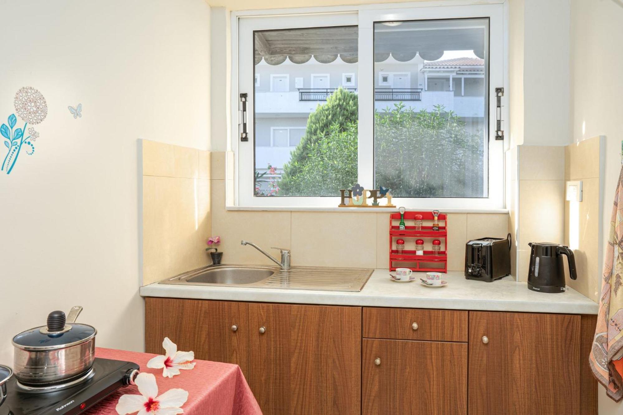 Stathis Beachfront Luxury Rooms Kalamákion エクステリア 写真