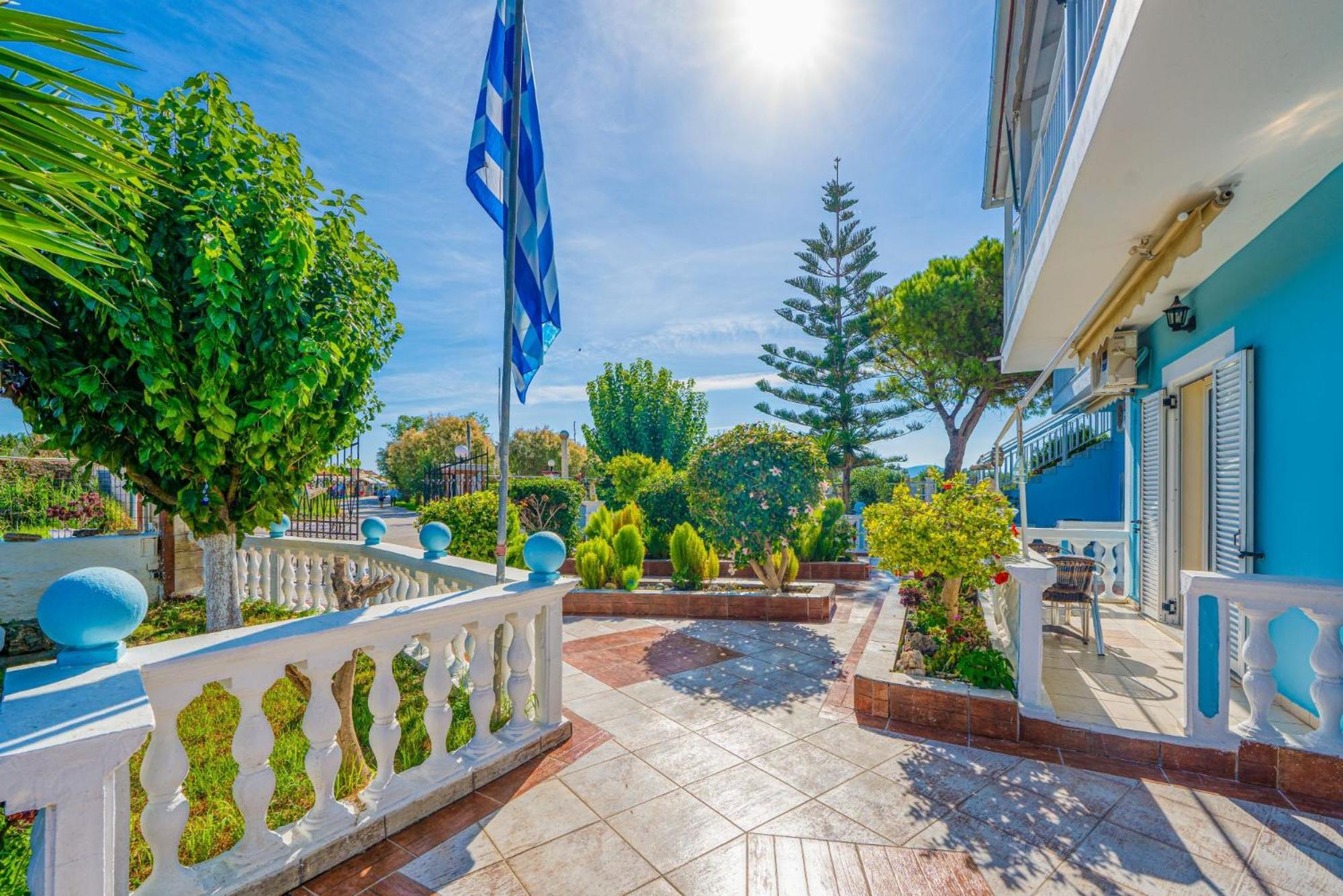 Stathis Beachfront Luxury Rooms Kalamákion エクステリア 写真