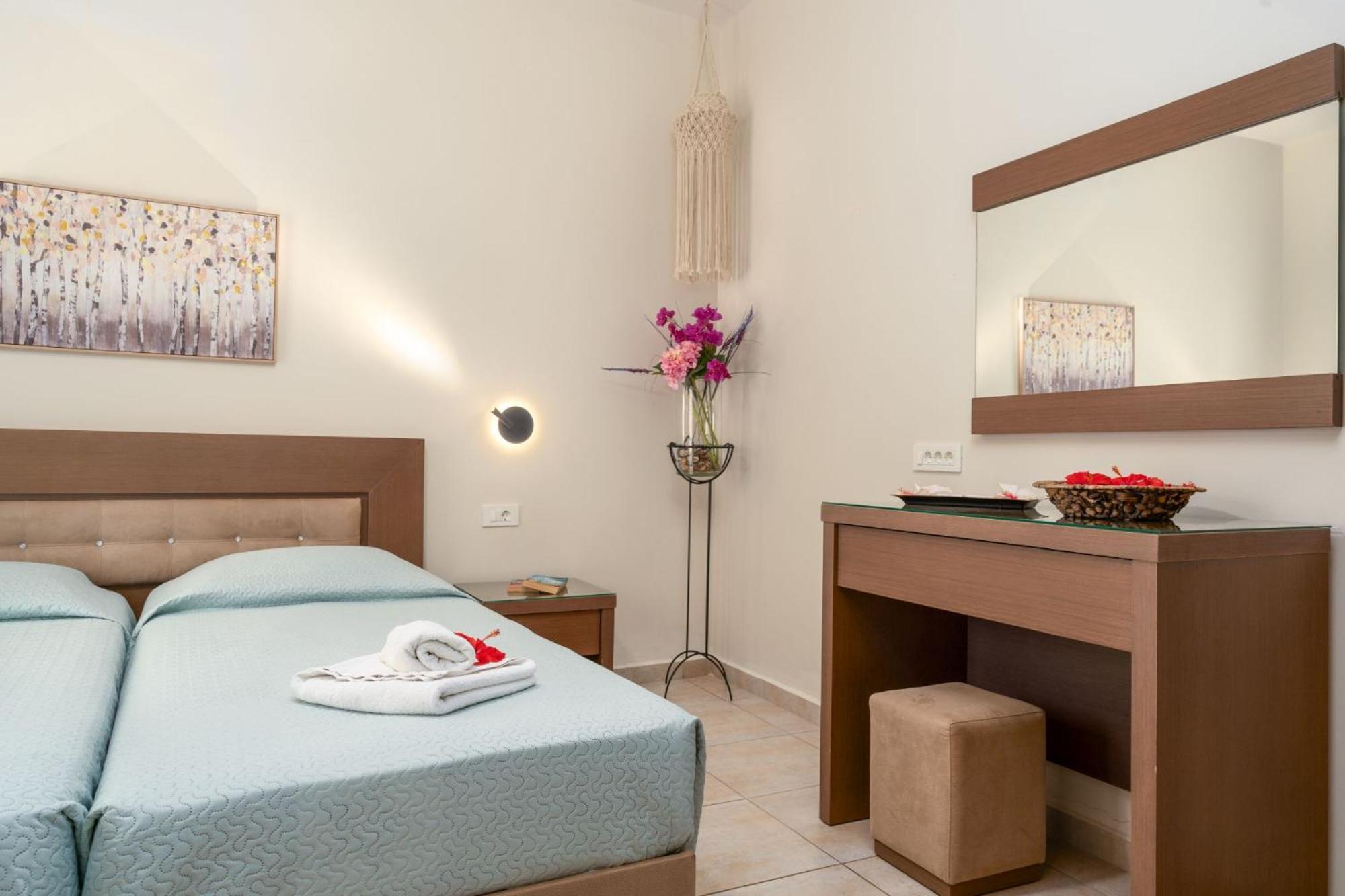 Stathis Beachfront Luxury Rooms Kalamákion エクステリア 写真