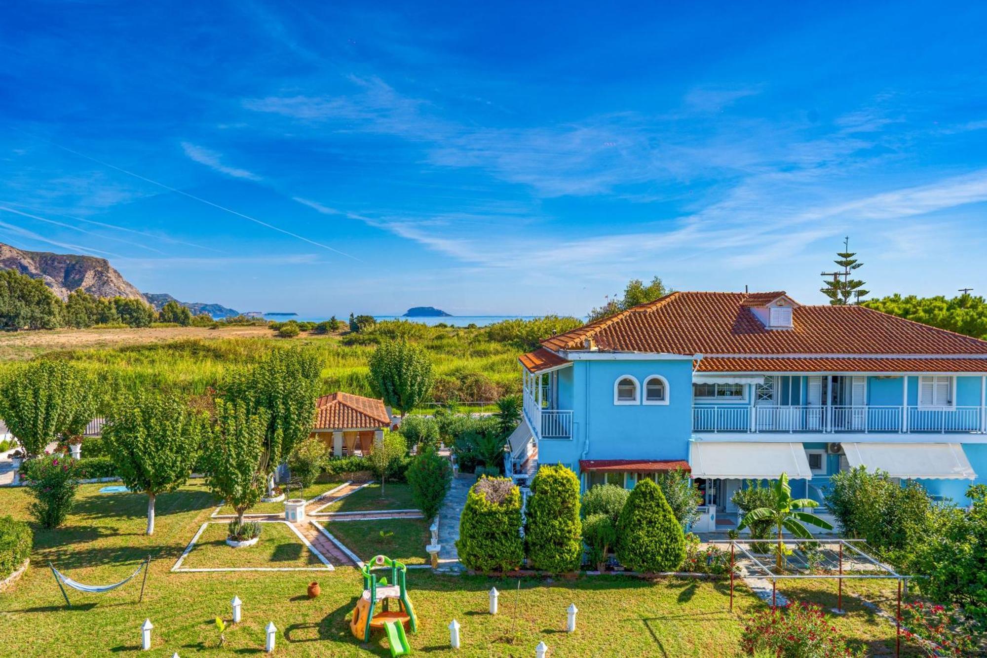 Stathis Beachfront Luxury Rooms Kalamákion エクステリア 写真