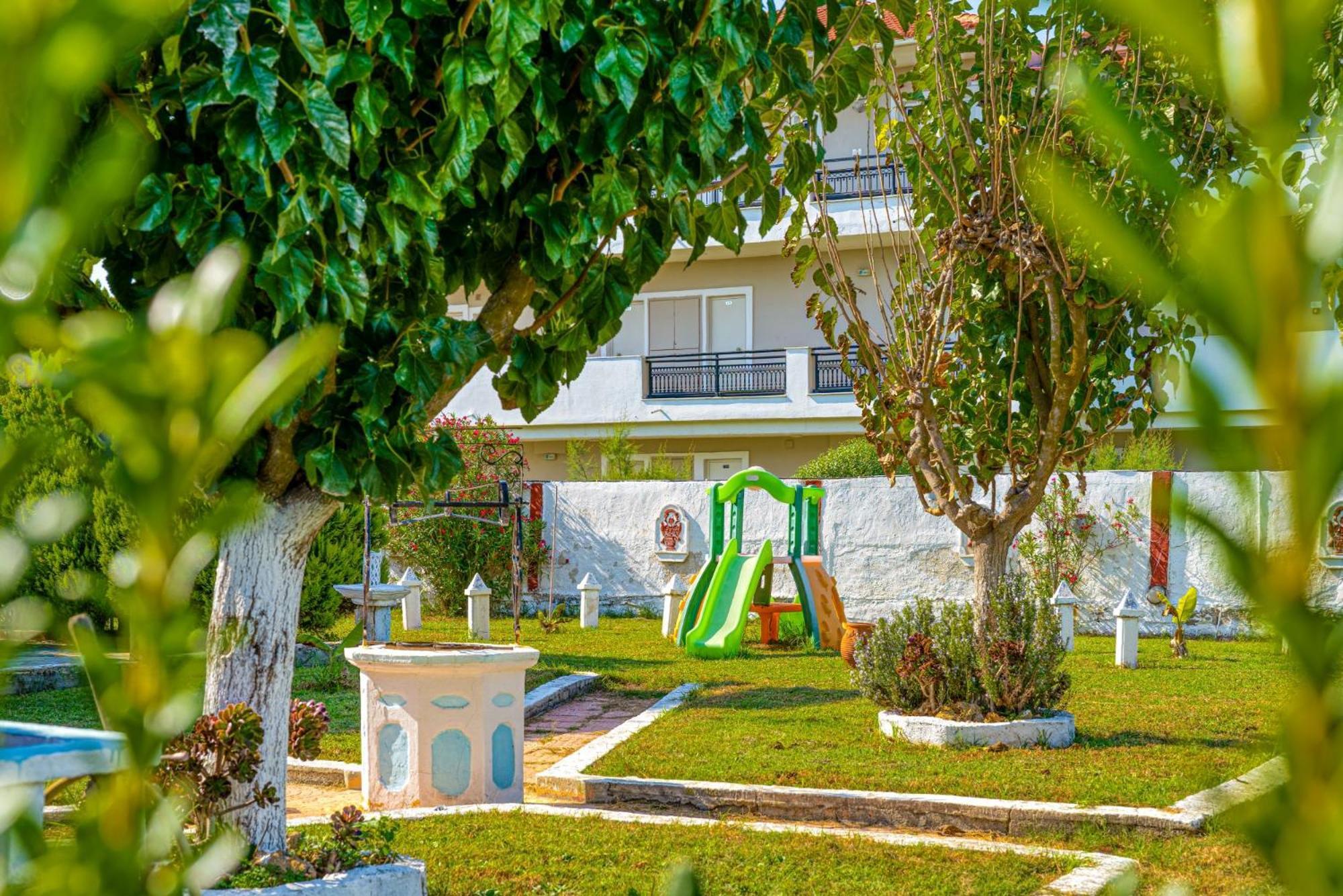 Stathis Beachfront Luxury Rooms Kalamákion エクステリア 写真